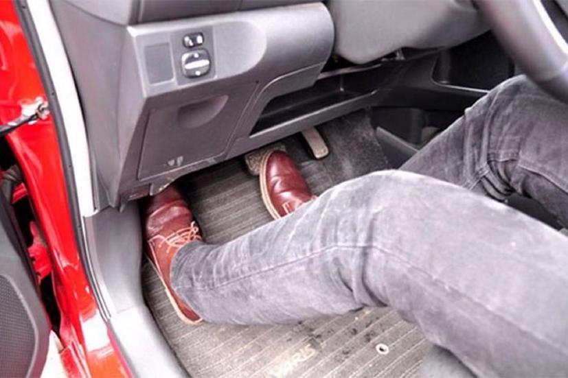 Lỗi ch&#226;n phanh &#244; t&#244; bị chạm s&#224;n? - Ảnh 1