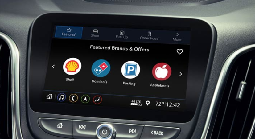 Ứng dụng Marketplace trên xe GM cho phép người lái xe có thể thanh toán thức ăn và nhiên liệu, đặt chỗ tại một khách sạn gần đó hoặc đăng ký tại một cửa hàng để nhận xe ở lề đường.