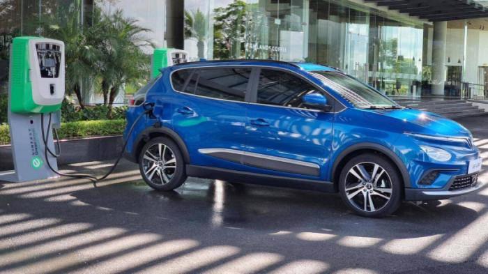 Kể từ khi mẫu xe điện đầu tiên của VinFast là VinFast VFe34 ra mắt khách hàng Việt, với ngoại hình trẻ trung hiện đại đi kèm nhiều trang bị tiện ích và chính sách ưu đãi hợp lý từ hãng xe, đã nhanh chóng chiếm được sự quan tâm của khách hàng.