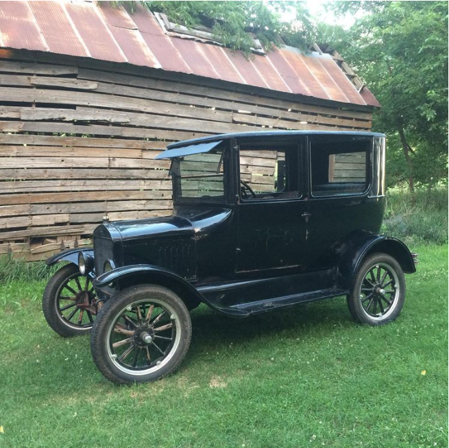 Ngo&#224;i xe Tesla, Elon Musk c&#242;n sở hữu những mẫu &#244; t&#244; n&#224;o? - Ảnh 2