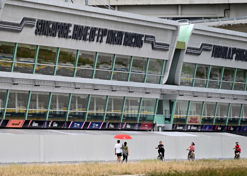 Tòa nhà F1 Pit Building lớn của Singapore, thường được sử dụng cho các cuộc đua Công thức 1 Grand Prix nổi tiếng hiện đang biến thành bệnh viện dã chiến chăm sóc bệnh nhân COVID-19.