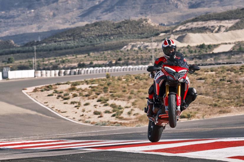 Ducati Multistrada V4 Pikes Peak 2022: Thiết kế đỉnh cao, gi&#225; từ 28.995 USD - Ảnh 1