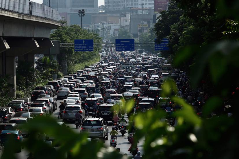 Băn khoăn thu phí ô tô vào nội đô - Ảnh 1