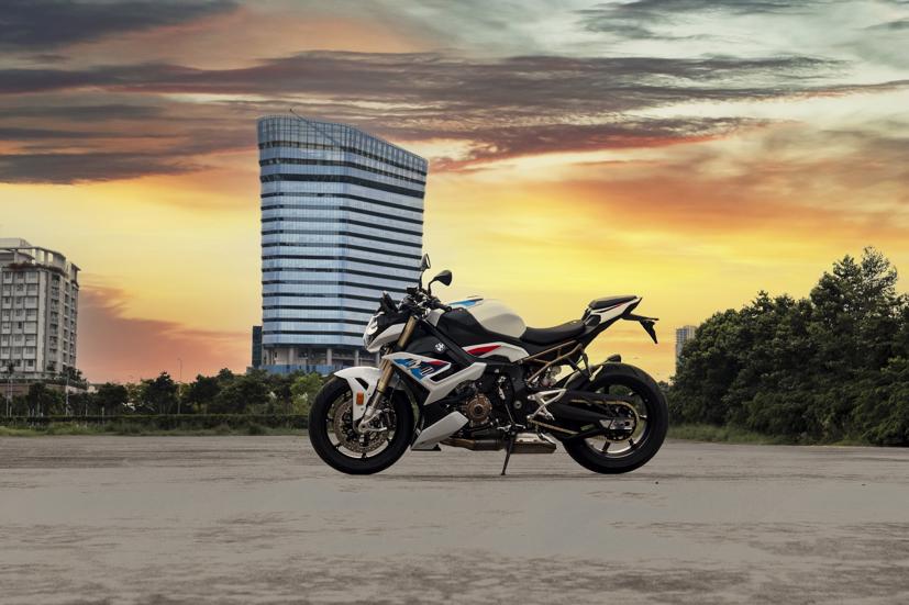 M&#244; t&#244; ph&#226;n khối lớn BMW S 1000 R ra mắt thị trường Việt, gi&#225; từ 669 triệu đồng - Ảnh 1