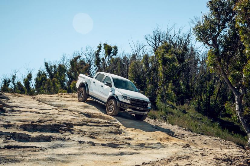 L&#225;i xe tr&#234;n địa h&#236;nh đồi n&#250;i hiểm trở như thế n&#224;o để đảm bảo an to&#224;n? - Ảnh 2