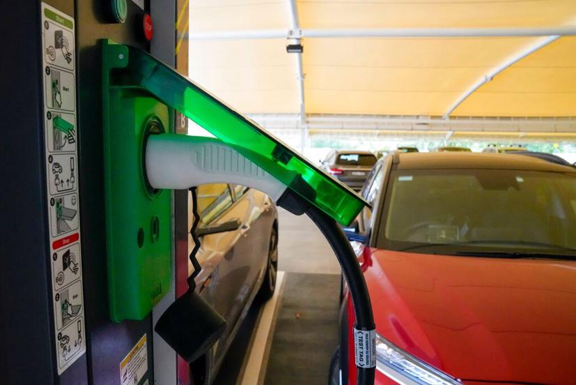 Phân tích: Các nhà sản xuất ô tô toàn cầu sẽ chi 515 tỷ USD cho xe điện và pin - Ảnh 2