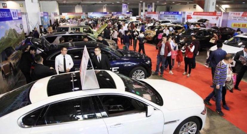 Phân tích: Các nhà sản xuất ô tô toàn cầu sẽ chi 515 tỷ USD cho xe điện và pin - Ảnh 1