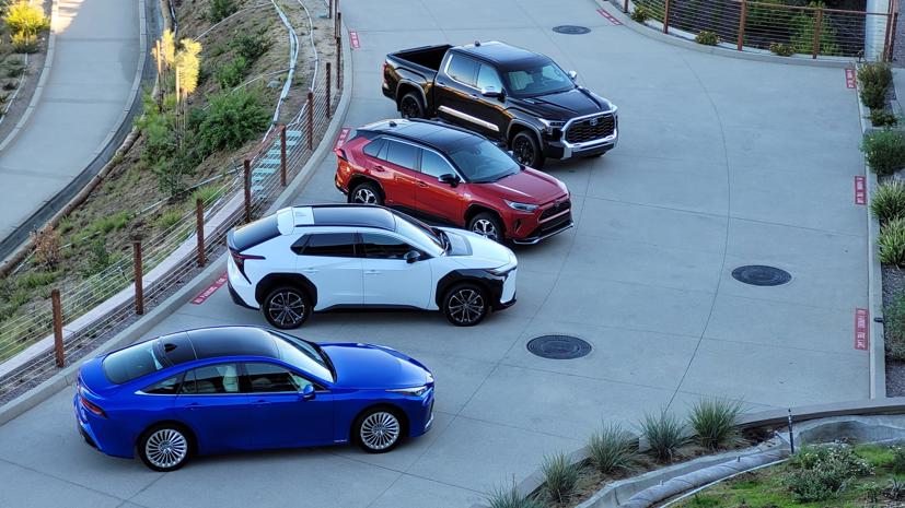 Toyota: 66% người ti&#234;u d&#249;ng nghĩ rằng xe điện c&#243;… động cơ xăng - Ảnh 1