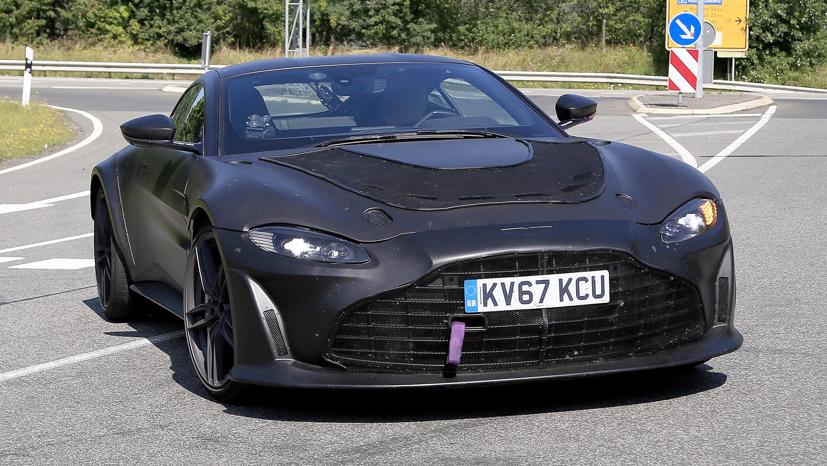 Si&#234;u xe Aston Martin V12 Vantage 2022 lộ th&#234;m ảnh mới - Ảnh 5