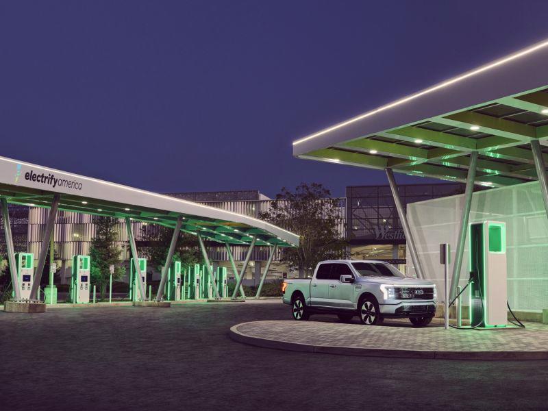 Mỹ gặp khó khăn về nguyên liệu chế tạo xe điện - Ảnh 1