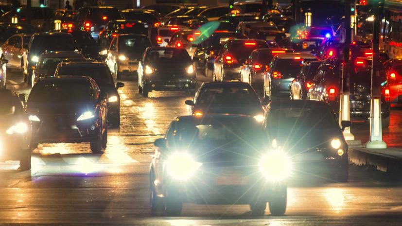 Quốc gia đầu ti&#234;n y&#234;u cầu mọi &#244; t&#244; b&#225;n ra phải tự động bật đ&#232;n pha - Ảnh 1