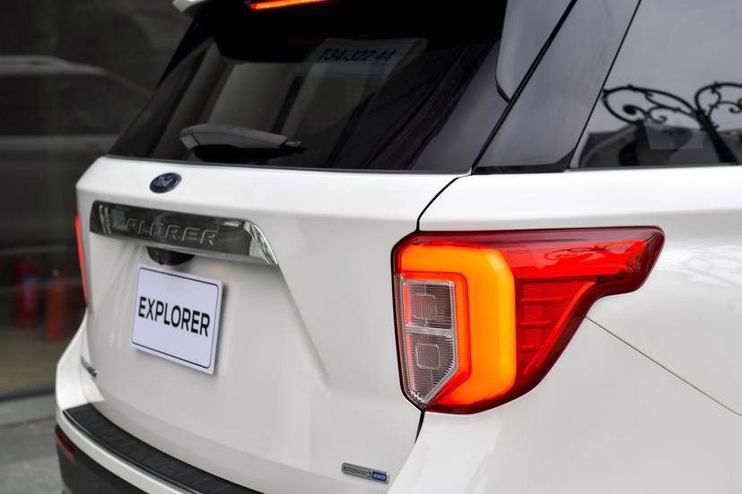 Ford Explorer 2022 ra mắt, nhập khẩu từ Mỹ, gi&#225; 2,366 tỷ đồng - Ảnh 4