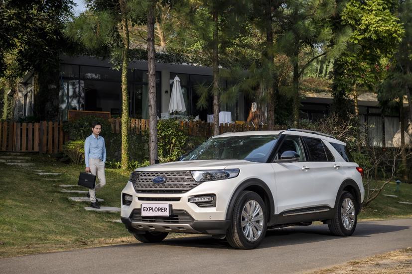 Ford Explorer 2022 ra mắt, nhập khẩu từ Mỹ, gi&#225; 2,366 tỷ đồng - Ảnh 8