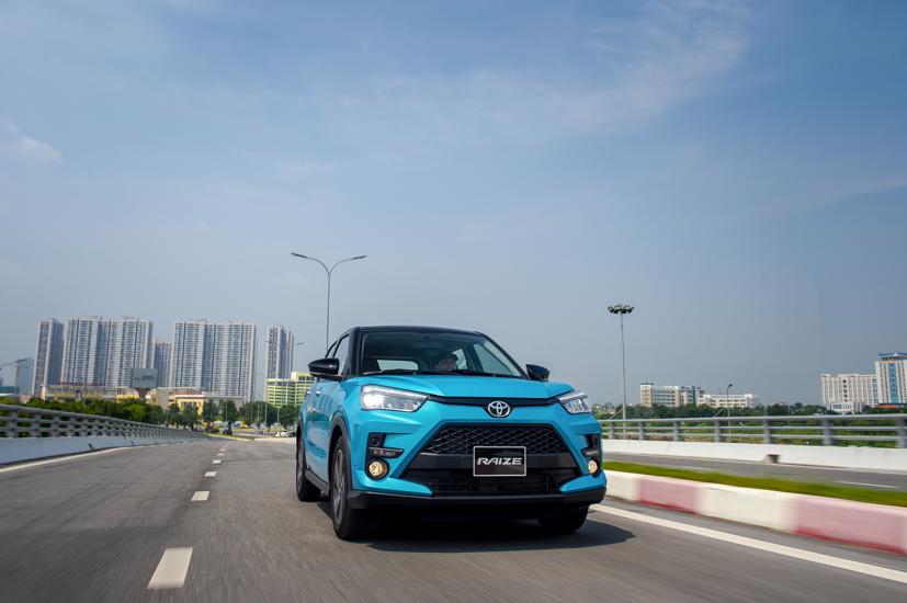 Toyota Raize là mẫu SUV đô thị cỡ nhỏ được bán tại thị trường Việt Nam từ cuối năm 2021 với mức giá từ 527 - 535 triệu đồng.