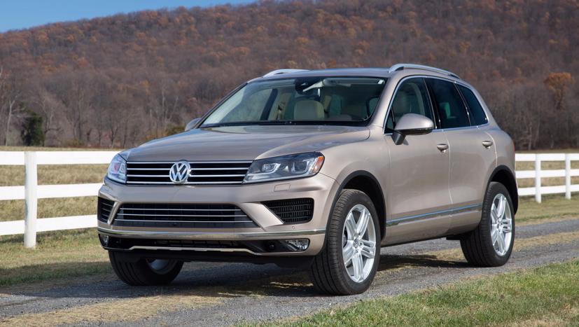 Xe Touareg 2016 cũ đột ngột được săn lùng với giá đẩy lên đến 70.000 USD - Ảnh 1