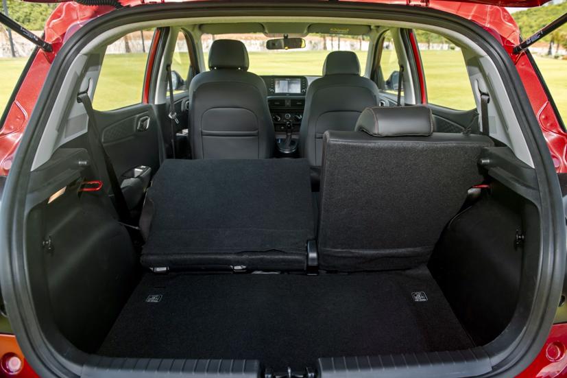 Hyundai Grand i10 2021 được TC Motor phân phối với 6 phiên bản, gồm 3 bản hatchback và 3 bản sedan. Giá bán của Grand i10 hatchback từ 360 - 435 triệu đồng, bản sedan có giá từ 380 - 455 triệu đồng.