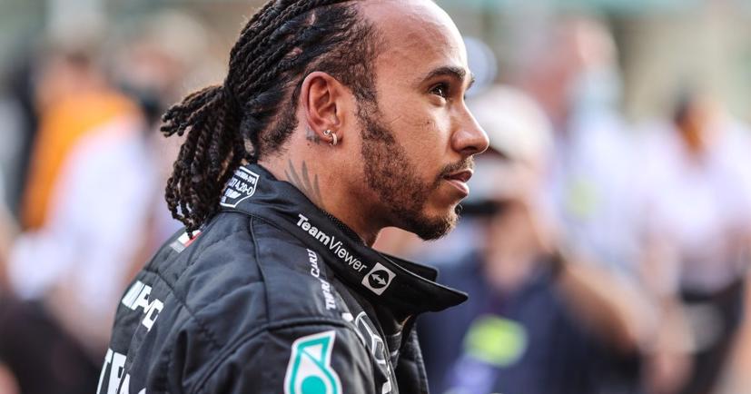 Hamilton ph&#225; vỡ sự im lặng tr&#234;n mạng x&#227; hội: &quot;T&#244;i đ&#227; trở lại&quot; - Ảnh 1