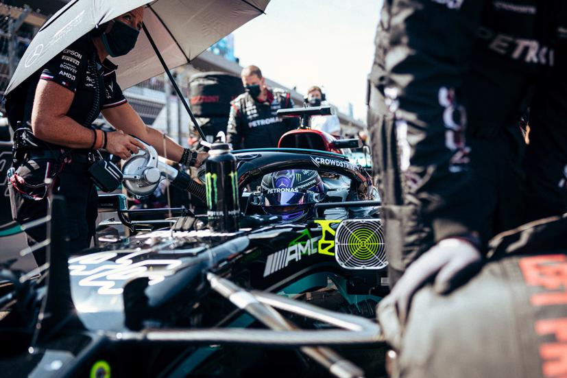 Làm thế nào để một đội F1 có thể chi 450 triệu USD một năm mà vẫn kiếm được lợi nhuận? - Ảnh 1