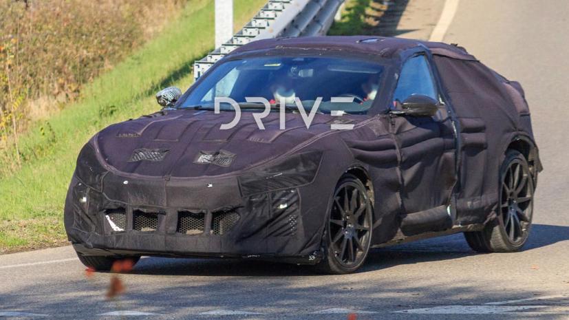 SUV đầu ti&#234;n của Ferrari r&#242; rỉ h&#236;nh ảnh chi tiết trong nh&#224; m&#225;y  - Ảnh 3