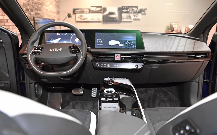 Khách hàng Mỹ phản ứng như thế nào khi đại lý bán Kia EV6 “bia kèm lạc”? - Ảnh 2