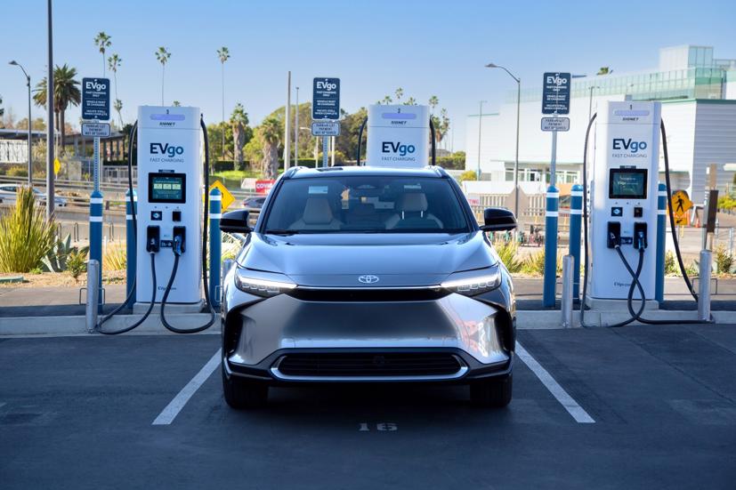 Xe điện đầu tiên của Toyota sẽ bán ra vào giữa năm nay - Ảnh 1