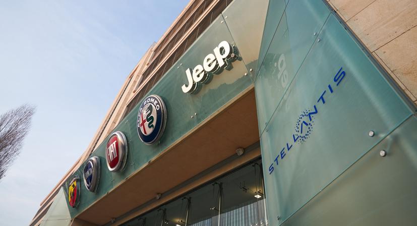 Stellantis quyên góp 1 triệu euro cho người tị nạn Ukraine - Ảnh 1