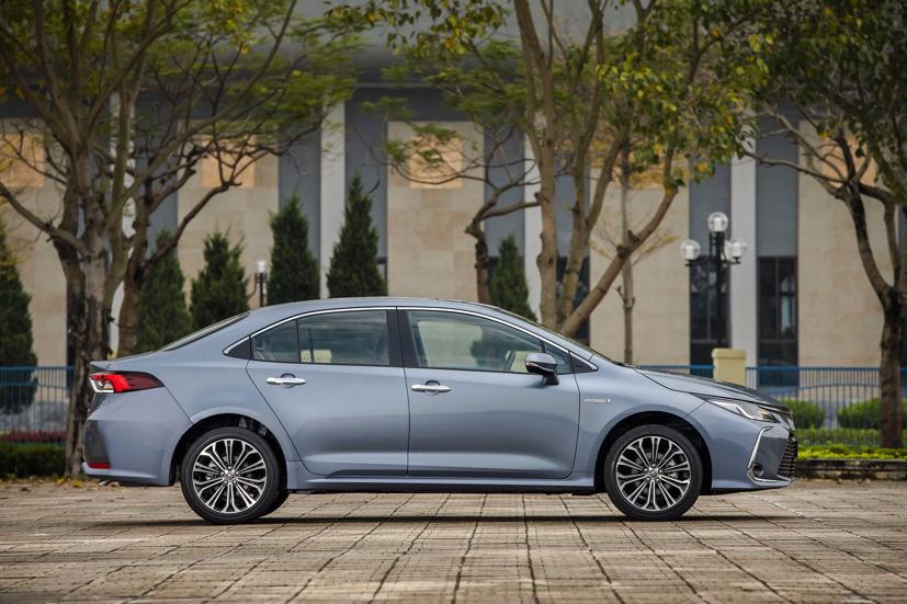 Toyota Corolla Altis mới ra mắt, th&#234;m bản hybrid, gi&#225; cao nhất 868 triệu đồng - Ảnh 3
