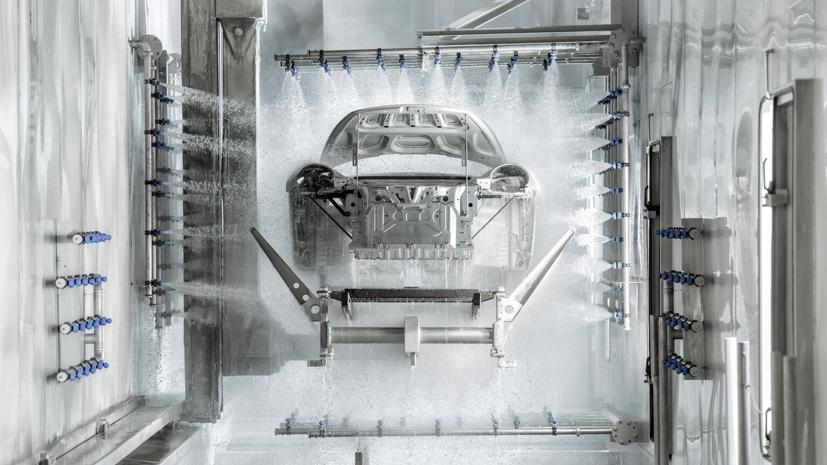 Porsche sẽ tạm thời dừng sản xuất tất cả c&#225;c mẫu xe do xung đột ở Ukraine - Ảnh 1