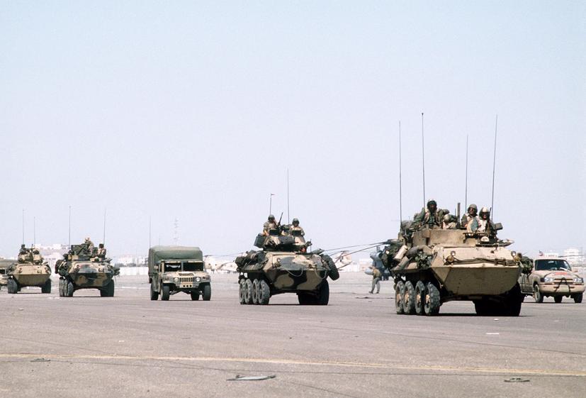 Vì sao quân đội Mỹ nói “không” với cuộc cách mạng xe điện? - Ảnh 1