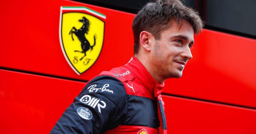Tay đua Charles Leclerc.