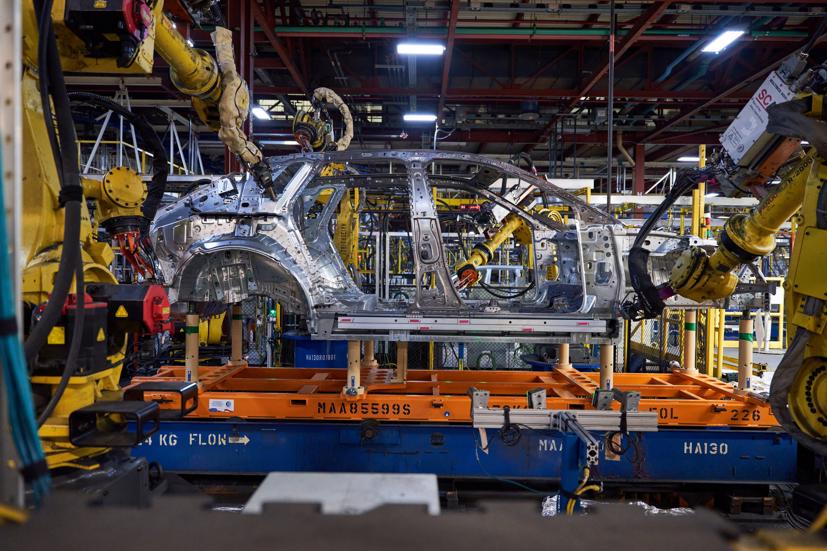 Cadillac có thể sản xuất tới 200.000 mẫu xe điện Lyriq hàng năm để đáp ứng nhu cầu - Ảnh 1