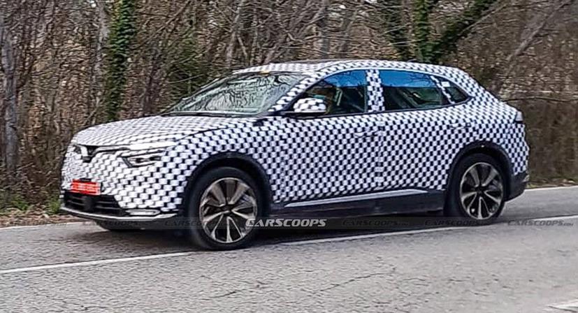 Nguy&#234;n mẫu xe điện VF 8 của VinFast thử nghiệm tại T&#226;y Ban Nha - Ảnh 1