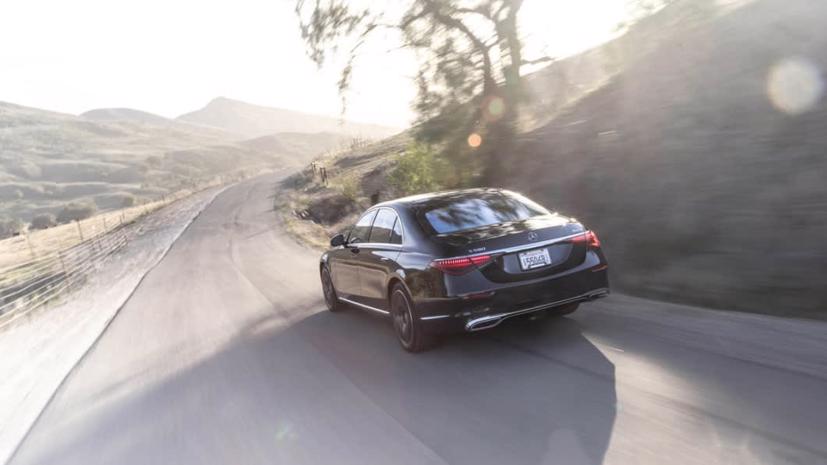 Mercedes triệu hồi một loạt c&#225;c xe mới đời 2022 để giải quyết lỗi cảm biến rảnh tay - Ảnh 1