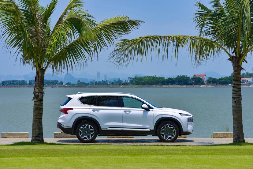 Hyundai Santa Fe bán được 1.201 xe, tăng trưởng 51,5% so với tháng 2/2022.