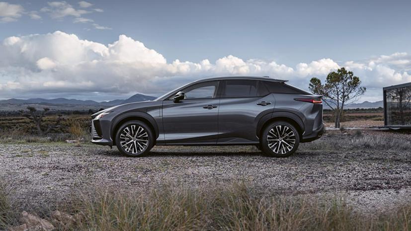 Lexus RZ 450e 2023 - Crossover chạy điện với phạm vi 362km lộ diện - Ảnh 2