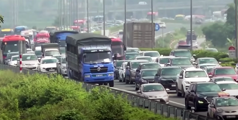 Tắc đường ra, v&#224;o TP. H&#224; Nội dịp nghỉ lễ 30/4 - 1/5, người d&#226;n n&#234;n di chuyển thế n&#224;o? - Ảnh 1