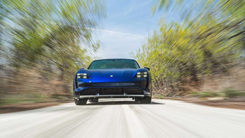 Quay 69 v&#242;ng li&#234;n tiếp tr&#234;n băng, Porsche Taycan lập kỷ lục Guinness thế giới - Ảnh 2