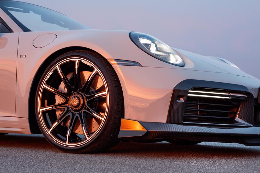 Porsche 911 Turbo S Cabriolet nhanh hơn v&#224; sang trọng hơn với g&#243;i độ Brabus - Ảnh 2