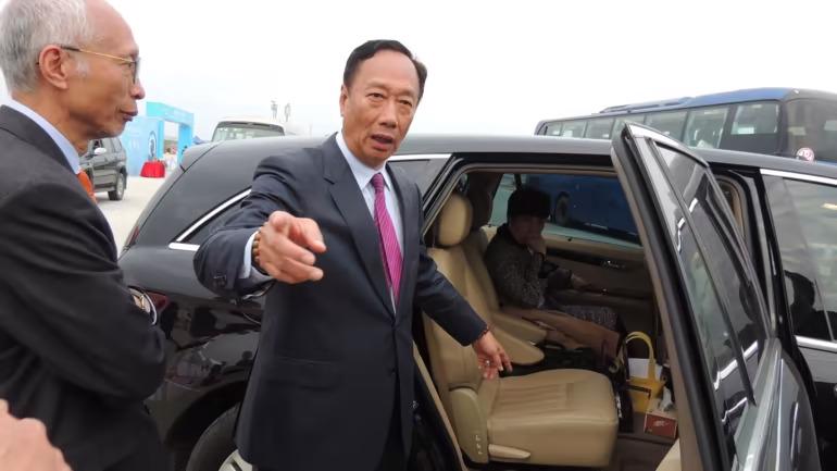 Dưới sự dẫn dắt của người sáng lập Terry Gou, Hon Hai Precision Industry đã mua lại Sharp vào năm 2016.