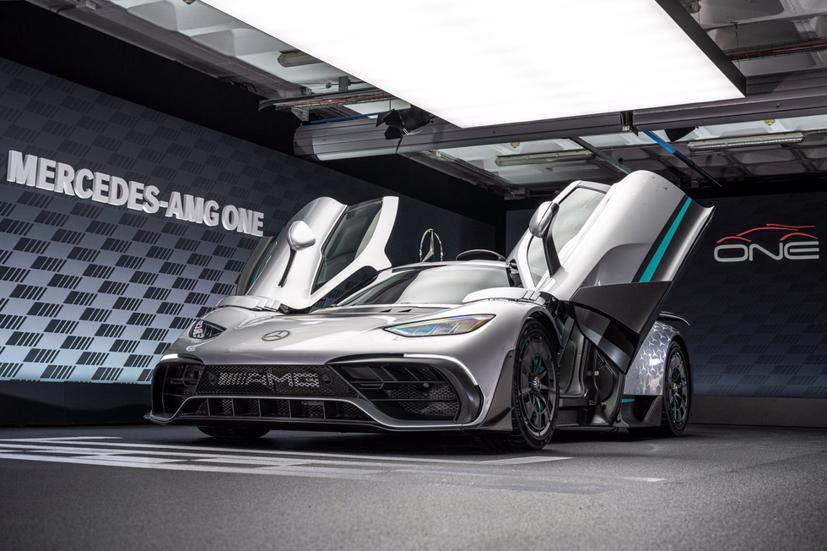 Thiết kế tổng thể xe AMG One tràn ngập các yếu tố khí động học.