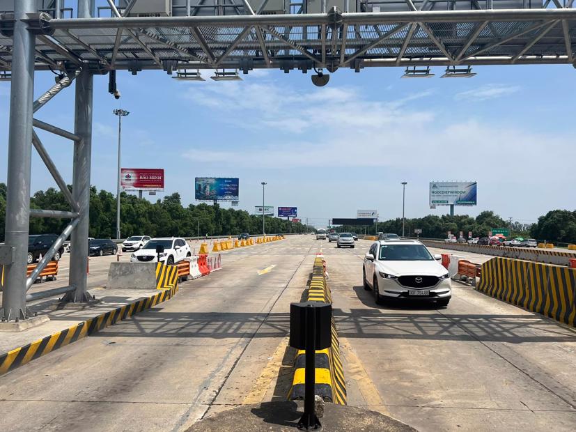 Khẩn trương triển khai thu phí theo hình thức ETC. Ảnh: Thông tin đường cao tốc Hà Nội - Hải Phòng.