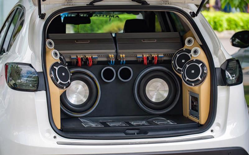 Nâng cấp thiết bị âm thanh trên ô tô giúp mang lại trải nghiệm đặc biệt hơn cho người dùng. Ảnh minh hoạ.