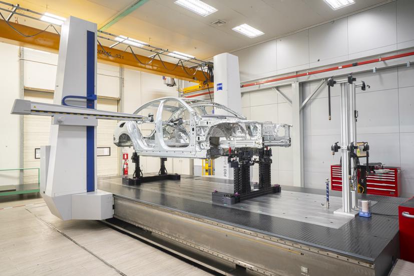 Cận cảnh c&#244;ng nghệ sản xuất &#244; t&#244; trong nh&#224; m&#225;y Mercedes-Benz Việt Nam - Ảnh 4