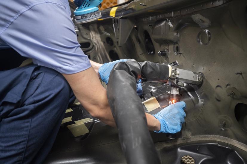 Cận cảnh c&#244;ng nghệ sản xuất &#244; t&#244; trong nh&#224; m&#225;y Mercedes-Benz Việt Nam - Ảnh 5