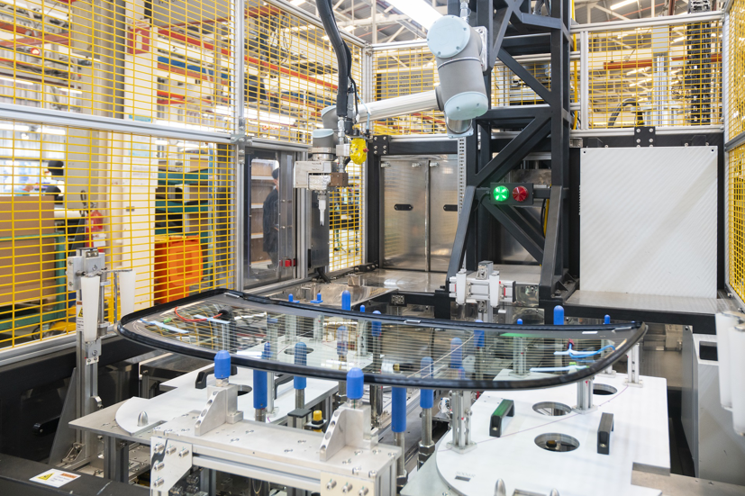 Cận cảnh c&#244;ng nghệ sản xuất &#244; t&#244; trong nh&#224; m&#225;y Mercedes-Benz Việt Nam - Ảnh 6