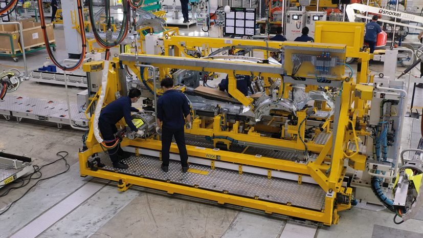 Cận cảnh c&#244;ng nghệ sản xuất &#244; t&#244; trong nh&#224; m&#225;y Mercedes-Benz Việt Nam - Ảnh 2