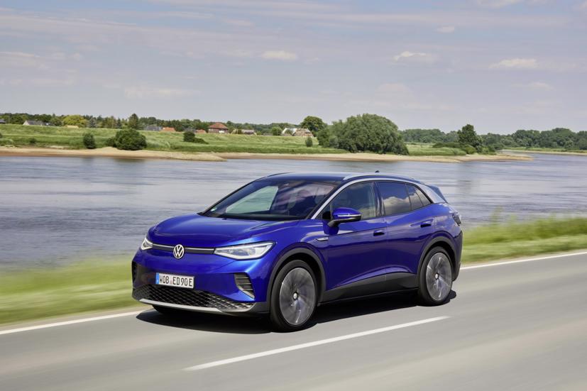 Như vậy, Volkswagen đã đưa vào thị trường phiên bản AWD thứ hai được chế tạo với sự kết hợp tương tự của pin/động cơ điện nhưng có ít năng lượng hơn.