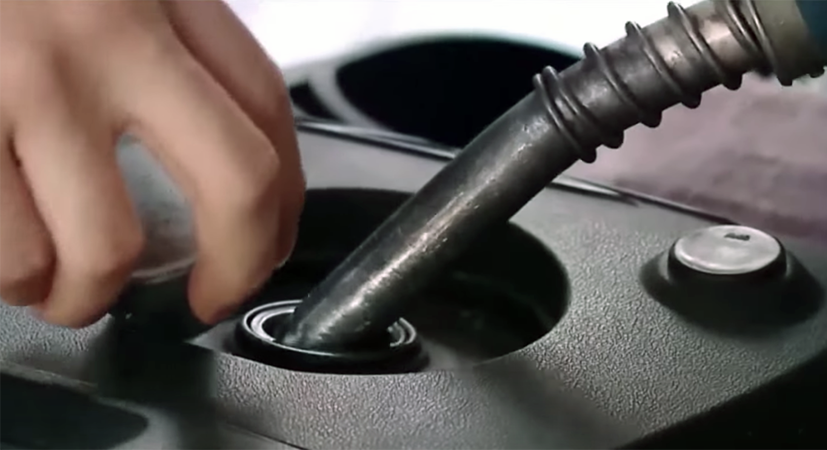 Giá xăng RON95-III đã vượt mốc 32.000 đồng/lít chiều ngày 13/6.