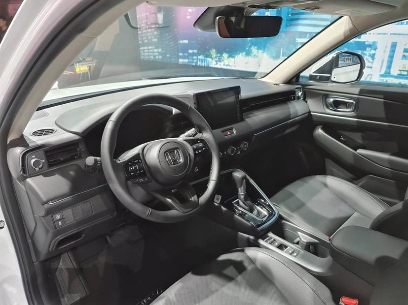 Cả 2 bản RS và L của Honda HR-V hoàn toàn mới đều được trang bị Hệ thống công nghệ hỗ trợ lái xe an toàn tiên tiến Honda SENSING.