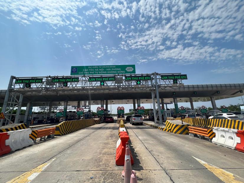 Khi thí điểm thu phí không dừng 100% trên tuyến cao tốc Hà Nội - Hải Phòng từ ngày 1/6, đại đa số phương tiện chấp hành tốt, nghiêm túc.
